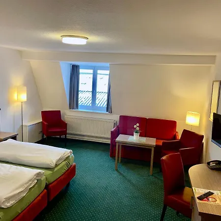 Scharfe Kurve * Lutzow