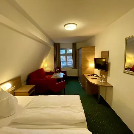 Scharfe Kurve * Lutzow