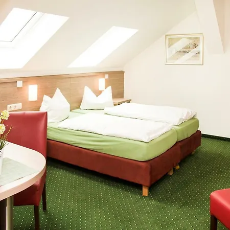 Scharfe Kurve Lutzow